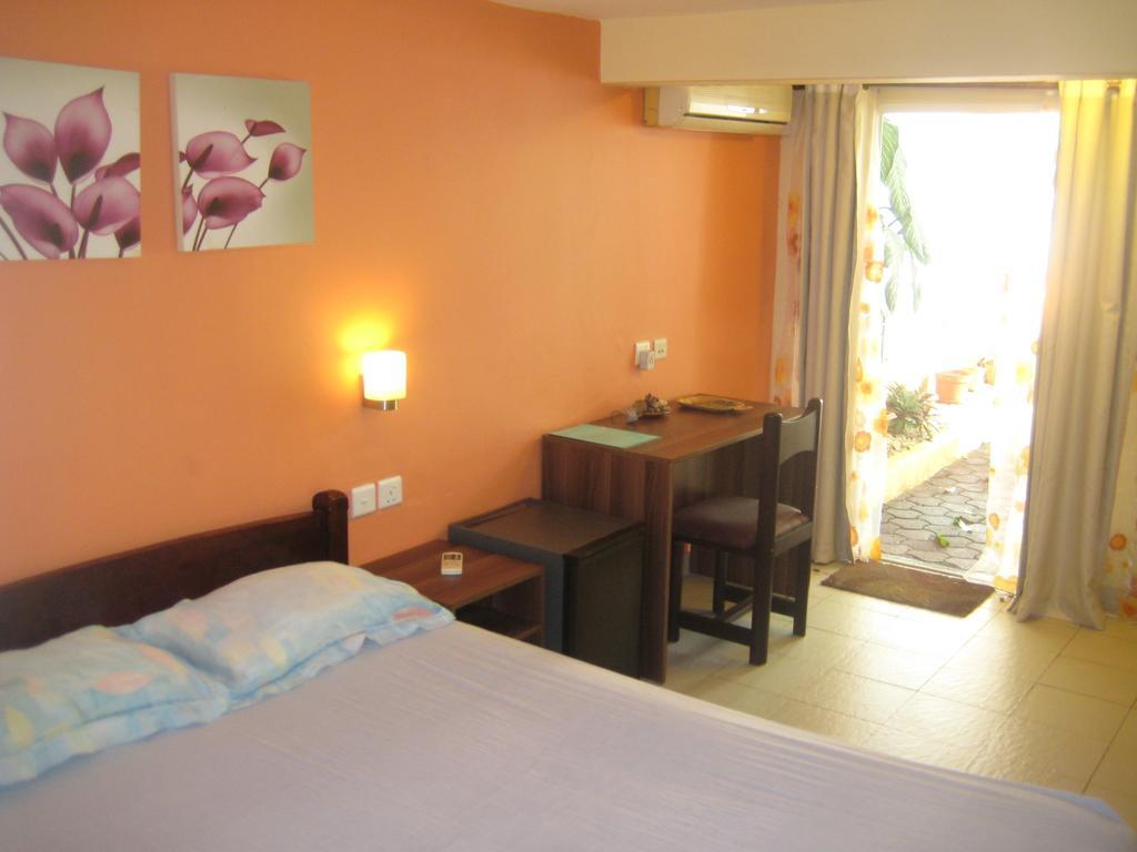 Le Cactus Guest House Baie-du-Tombeau Номер фото