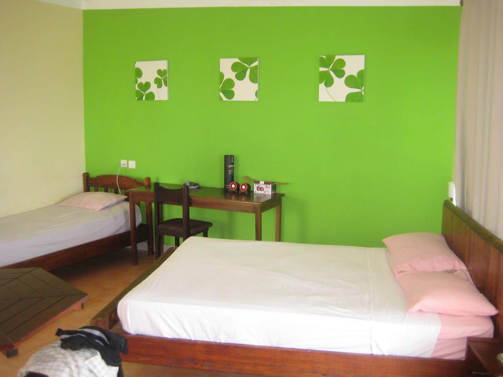 Le Cactus Guest House Baie-du-Tombeau Номер фото