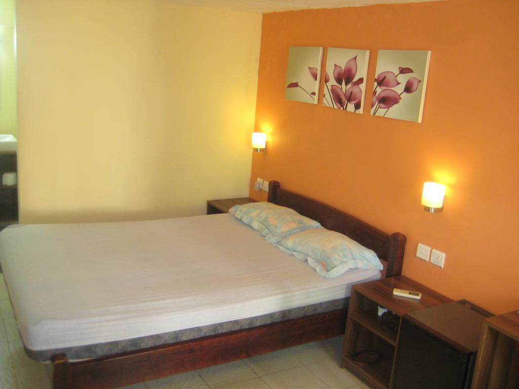 Le Cactus Guest House Baie-du-Tombeau Номер фото