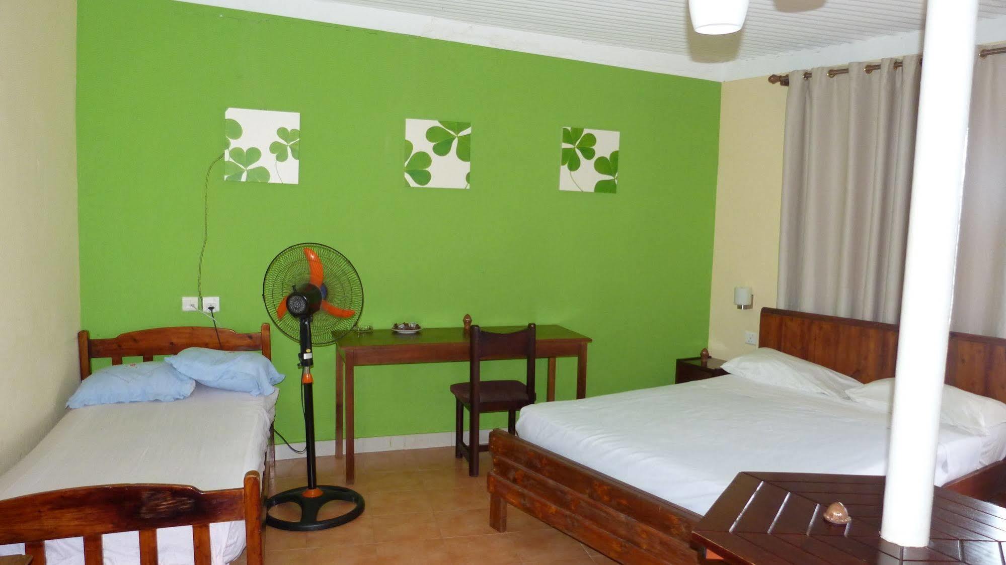 Le Cactus Guest House Baie-du-Tombeau Екстер'єр фото