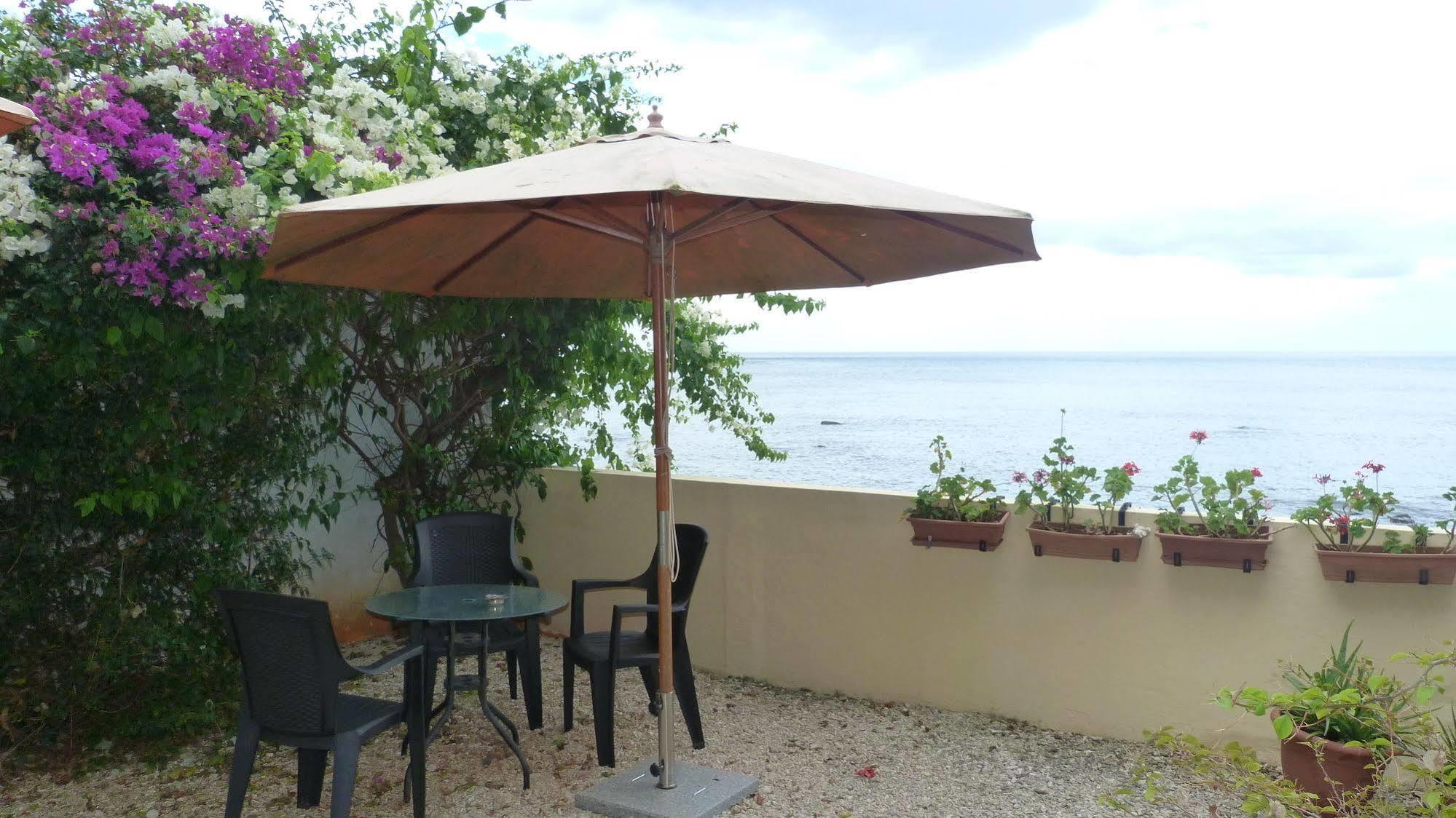 Le Cactus Guest House Baie-du-Tombeau Екстер'єр фото