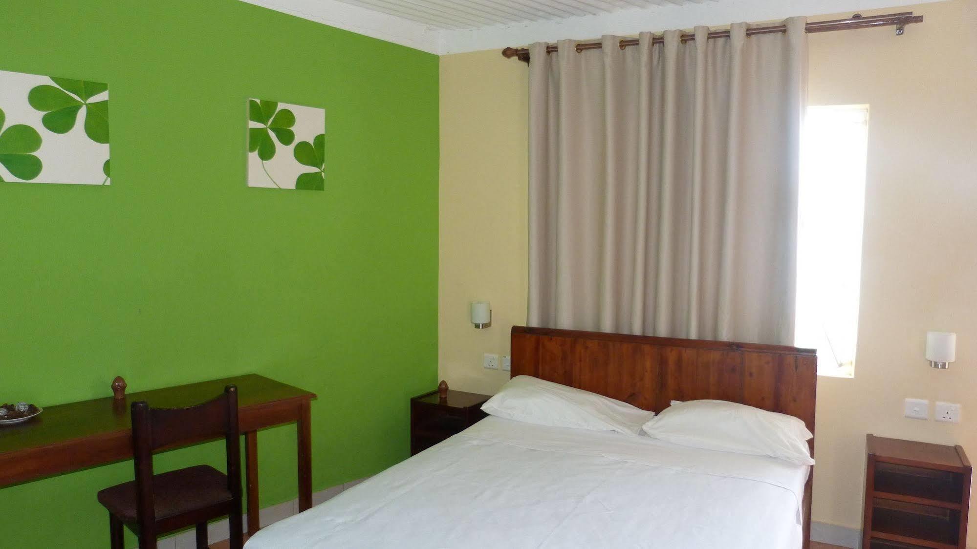 Le Cactus Guest House Baie-du-Tombeau Екстер'єр фото